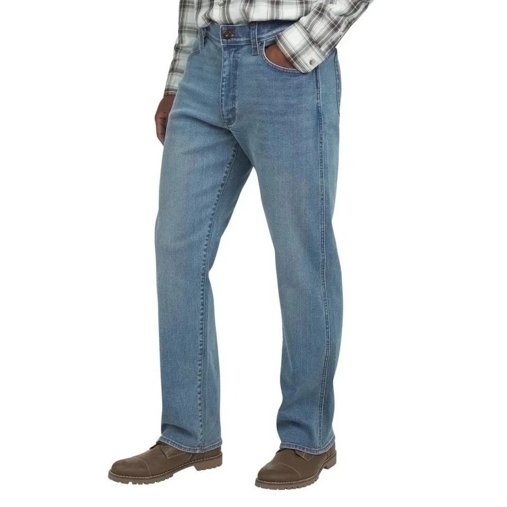 NEW Wrangler Men's 32x30 Relaxed Fit Straight Leg Blue Denim Jeans - Picture 2 of 8